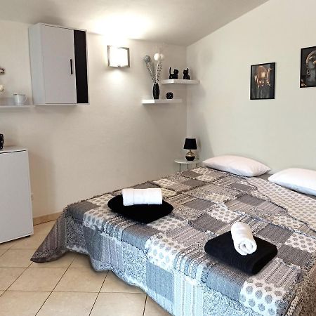 Apartman Dora プーラ エクステリア 写真