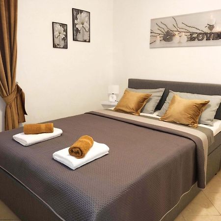 Apartman Dora プーラ エクステリア 写真