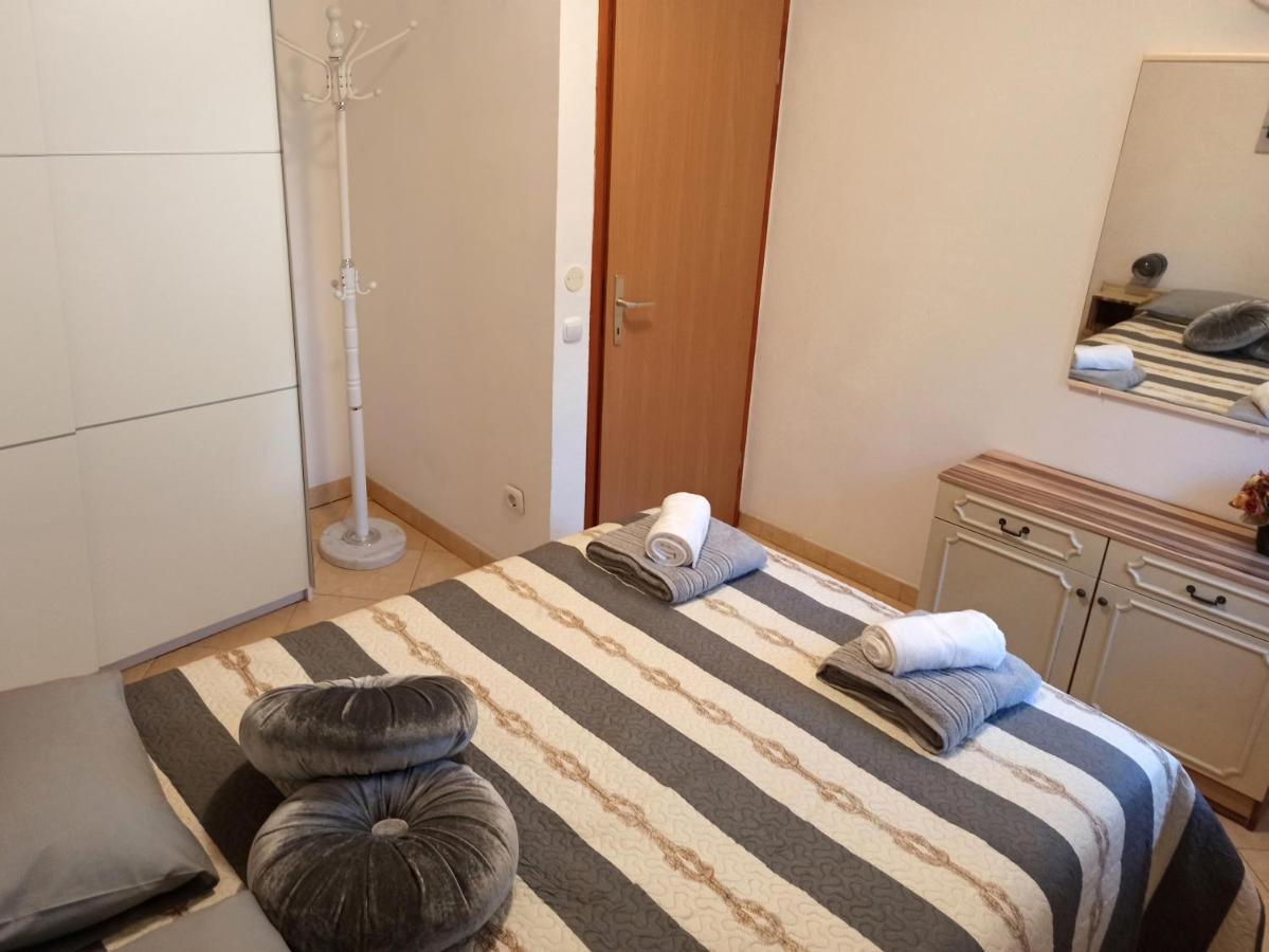 Apartman Dora プーラ エクステリア 写真