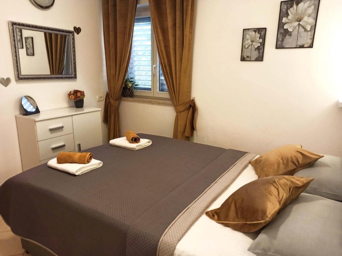 Apartman Dora プーラ エクステリア 写真