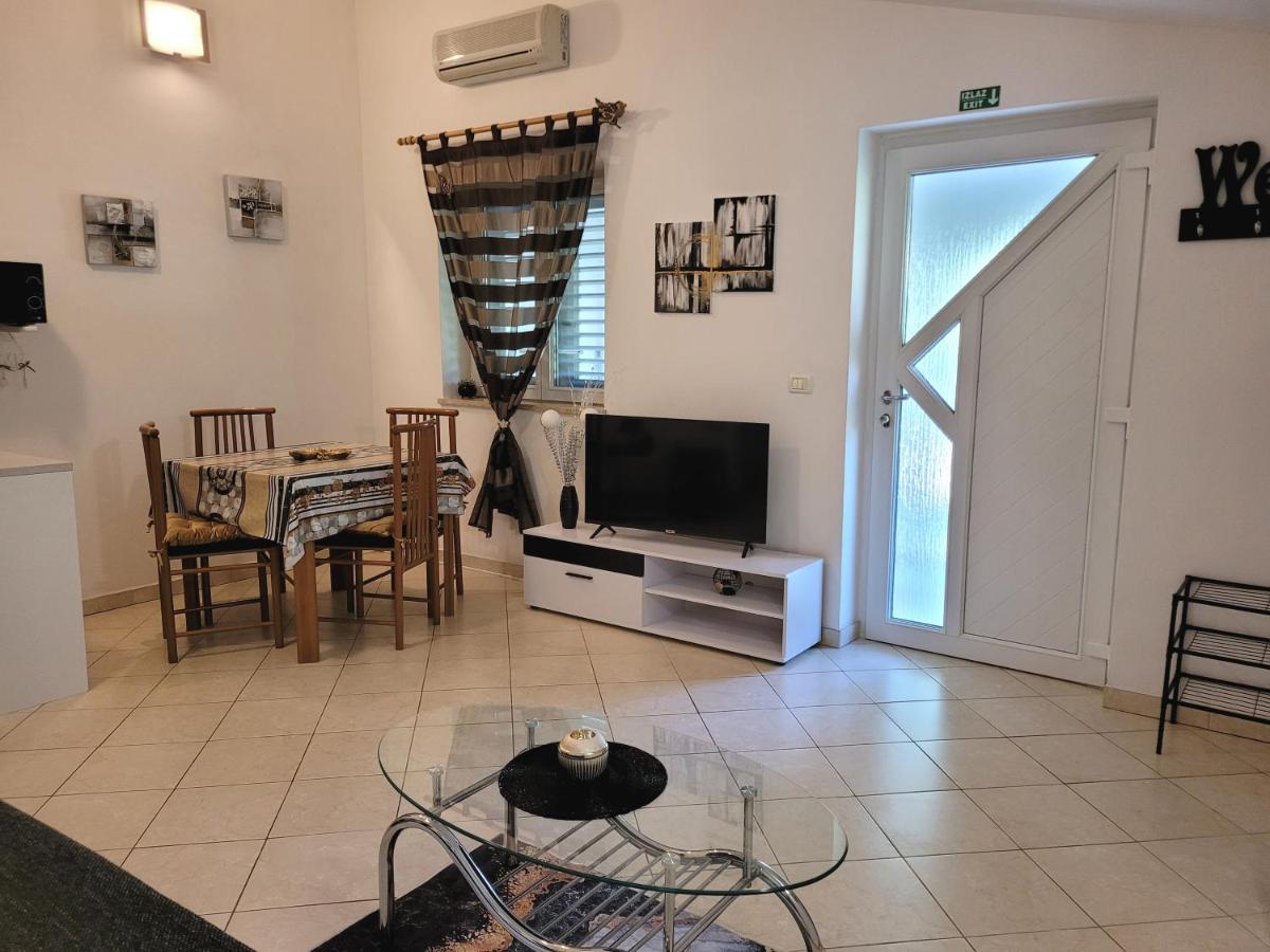 Apartman Dora プーラ エクステリア 写真