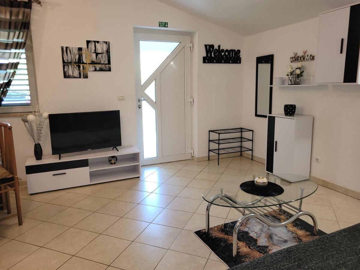 Apartman Dora プーラ エクステリア 写真