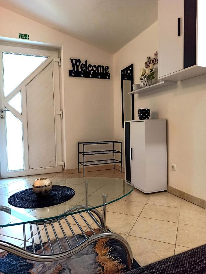 Apartman Dora プーラ エクステリア 写真