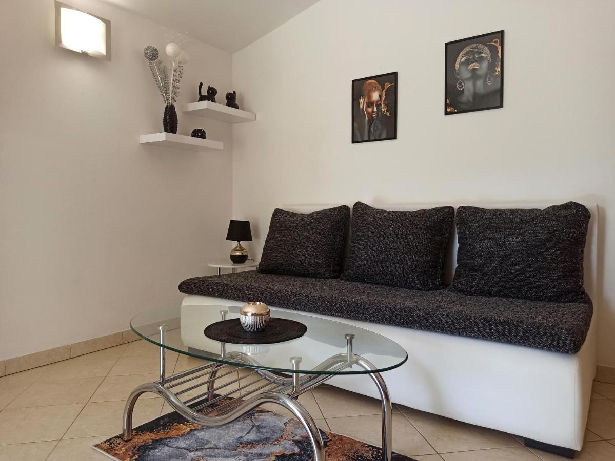 Apartman Dora プーラ エクステリア 写真
